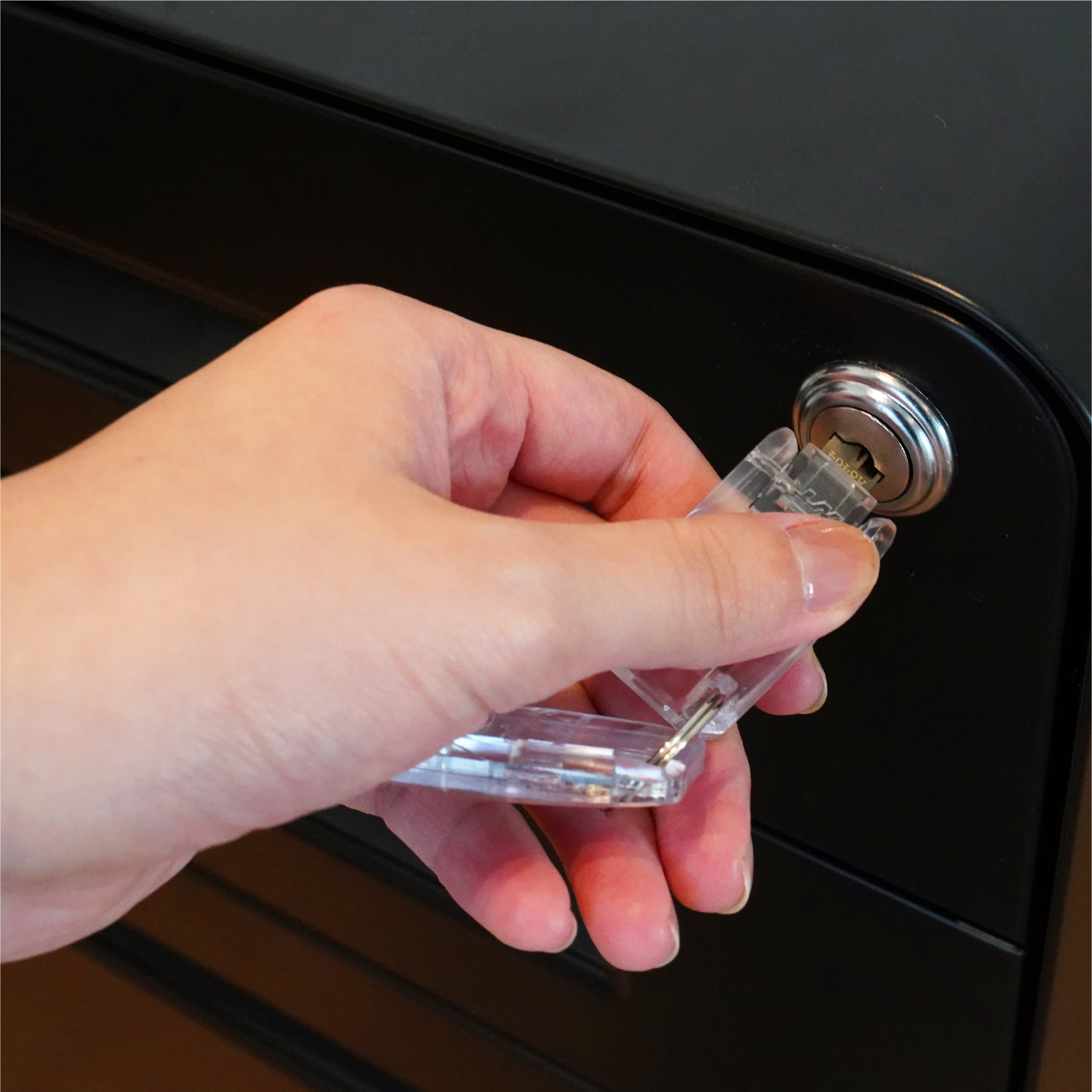 Curvi Mobile Pedestal